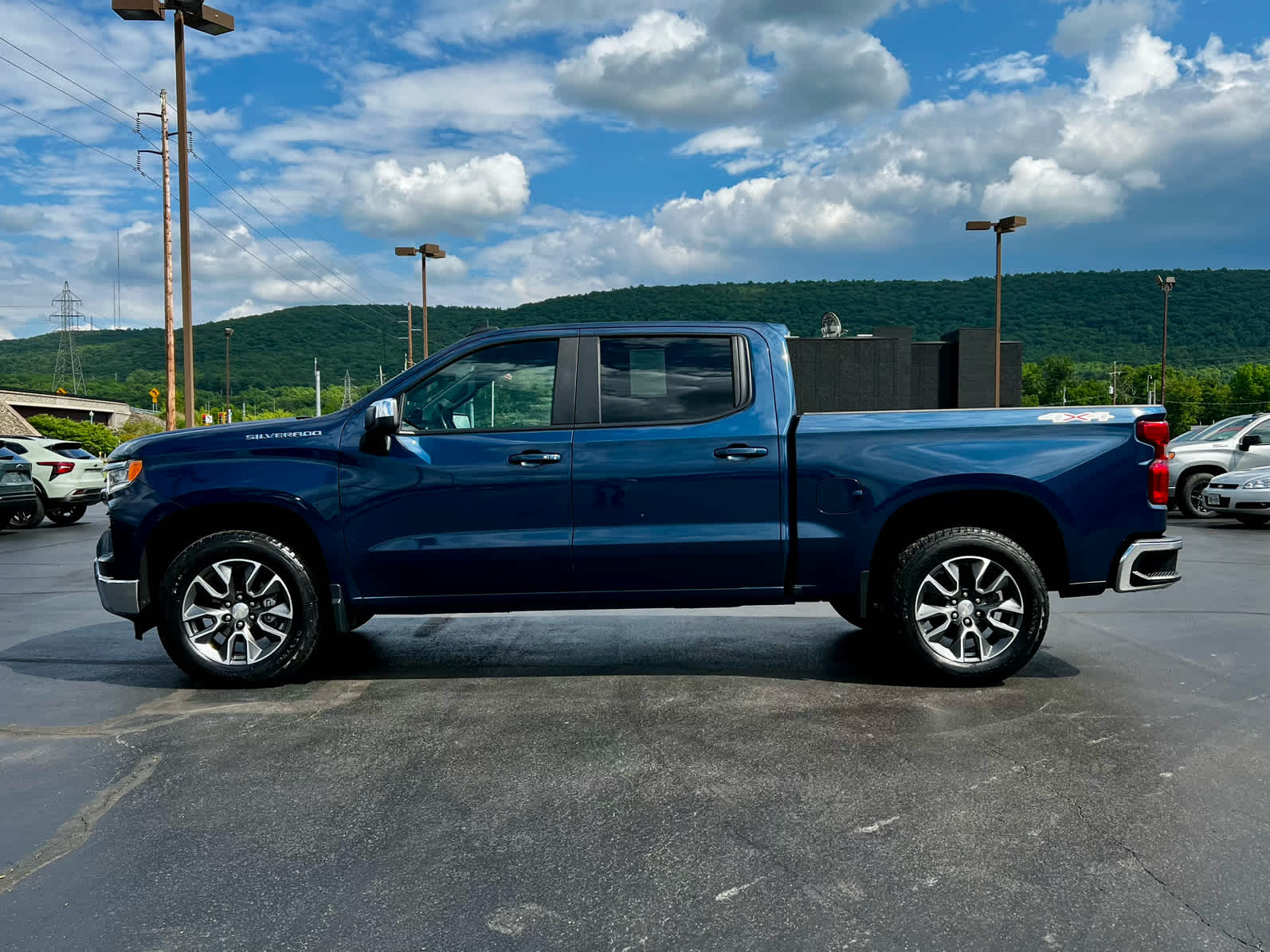 2023 Chevrolet Silverado 1500 LT (2FL)