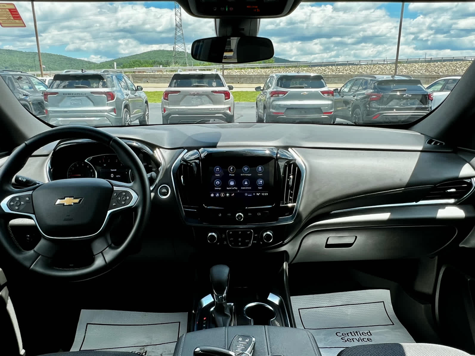 2023 Chevrolet Traverse LT Cloth