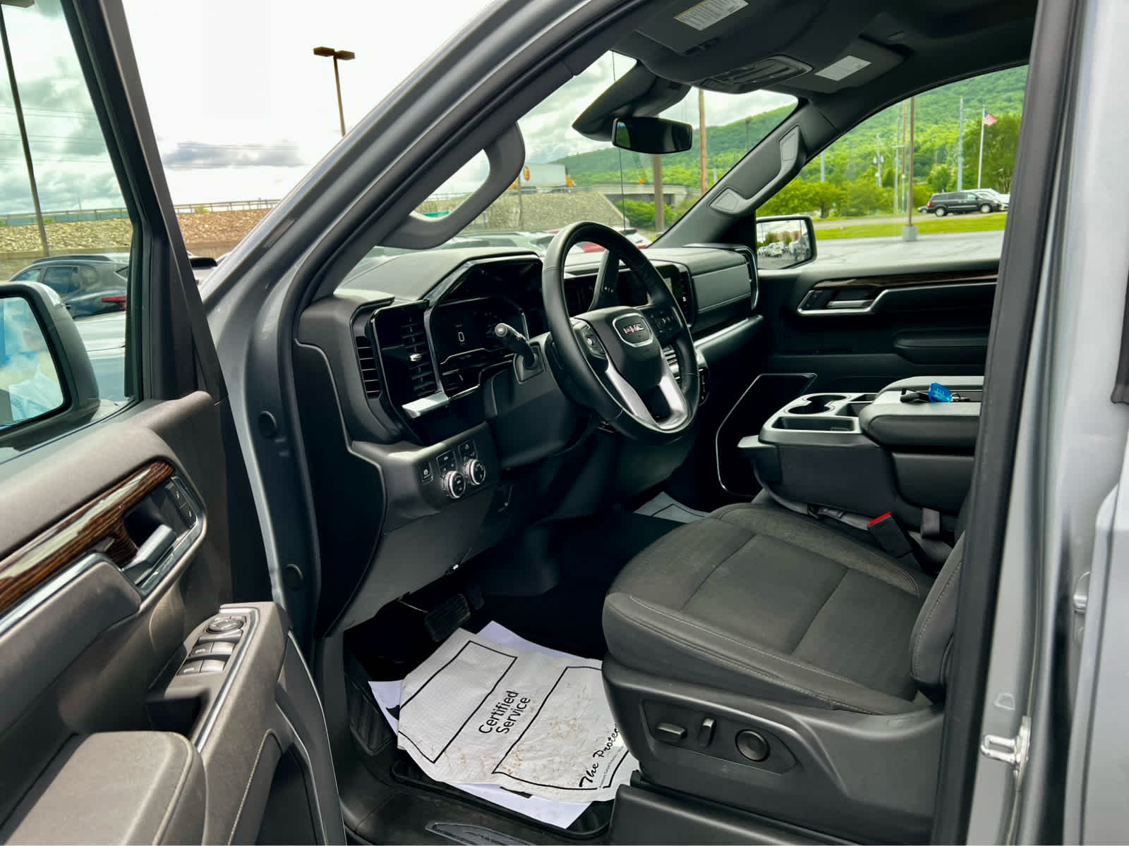 2025 GMC Sierra 1500 SLE