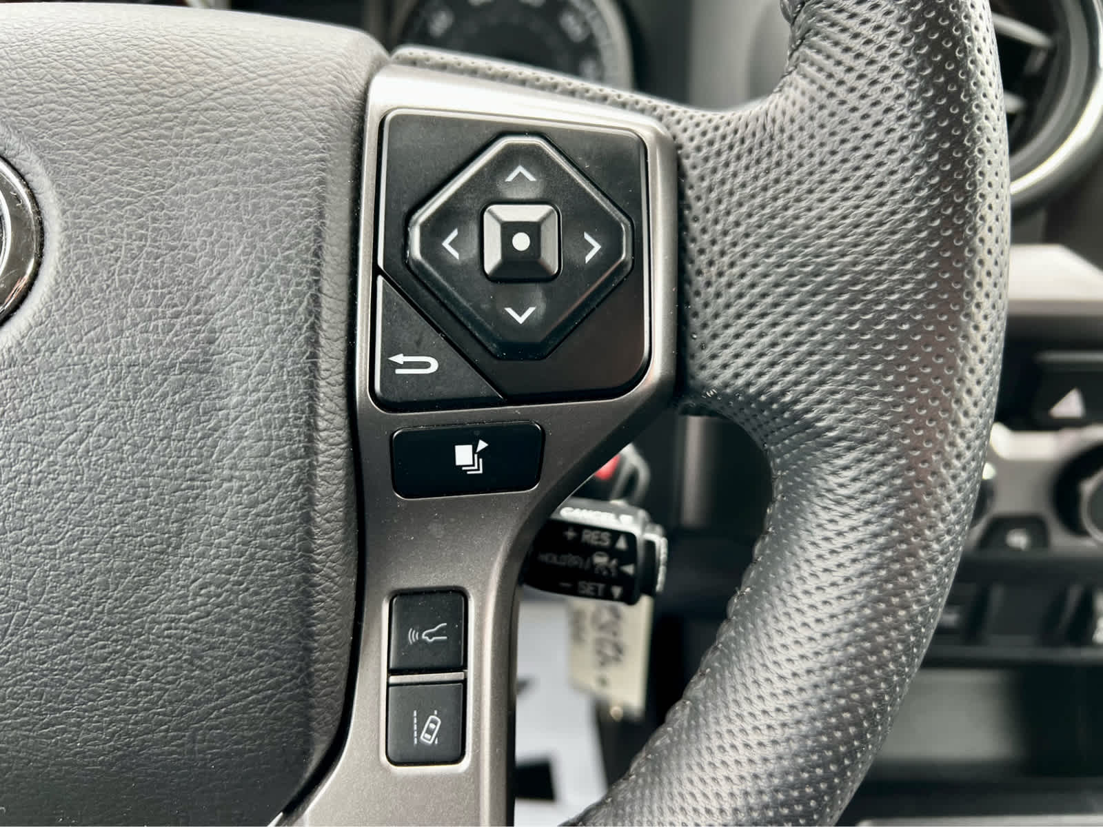 2022 Toyota Tacoma 4WD SR