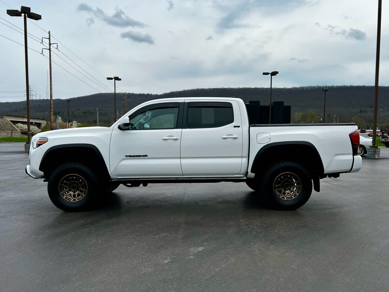 2022 Toyota Tacoma 4WD SR